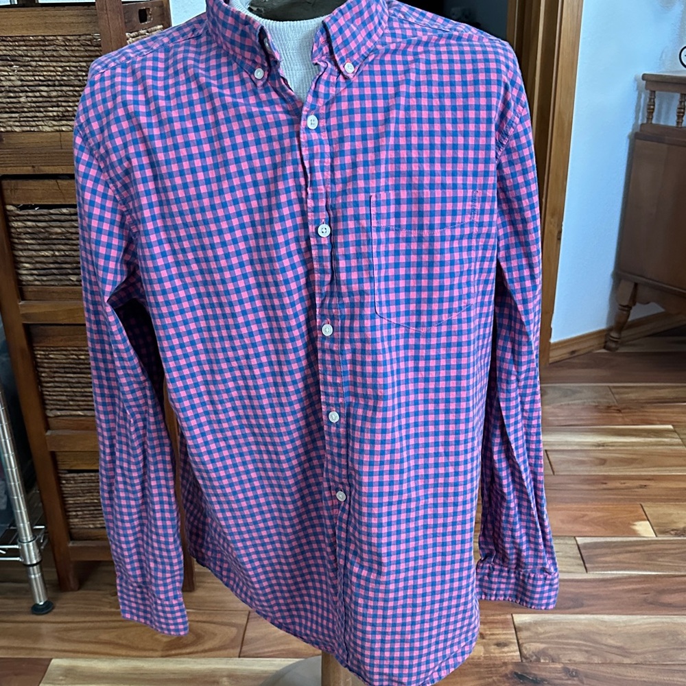 American Eagle Outfitters Men's Pink and Navy Checkered Shirt